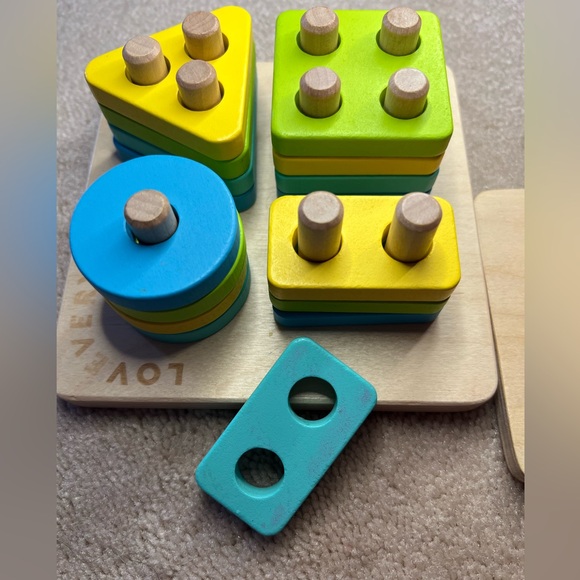 Set of 2 Lovevery Puzzles - Sort and Stack and Geo Puzzle - Picture 5 of 5